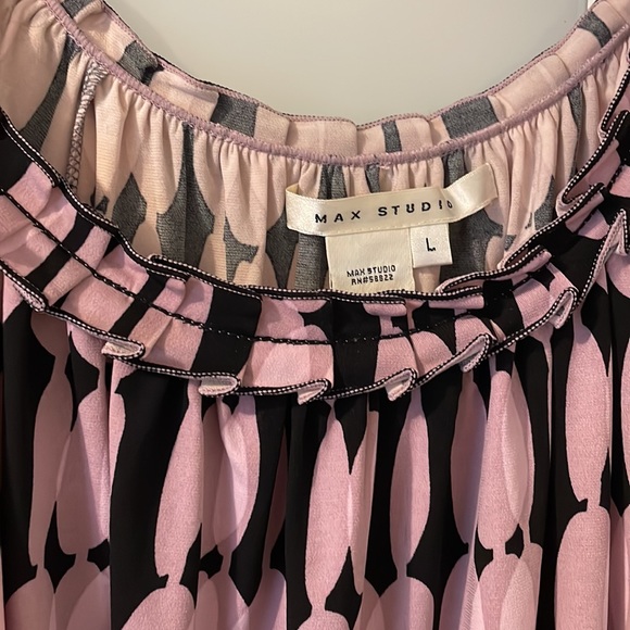 3/$18. 🌼Max Studio blouse size L - Picture 2 of 7